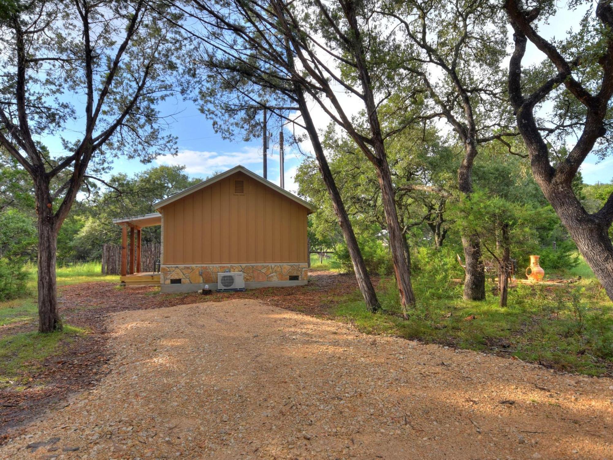 Cabins At Flite Acres - Coyote Cabin ウィンバリー エクステリア 写真